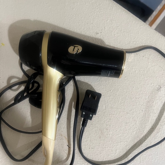 T3 Featherweight‎ 2 Hair Dryer - Model # 73828 - Black/Gold - Picture 13 of 15